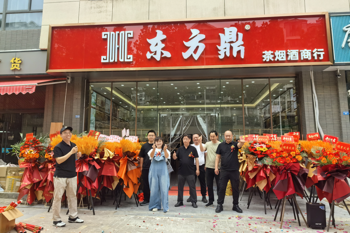 东方鼎南京麒麟门专卖店盛大开业，样板市场再添新店，进一步拓展市场布局。